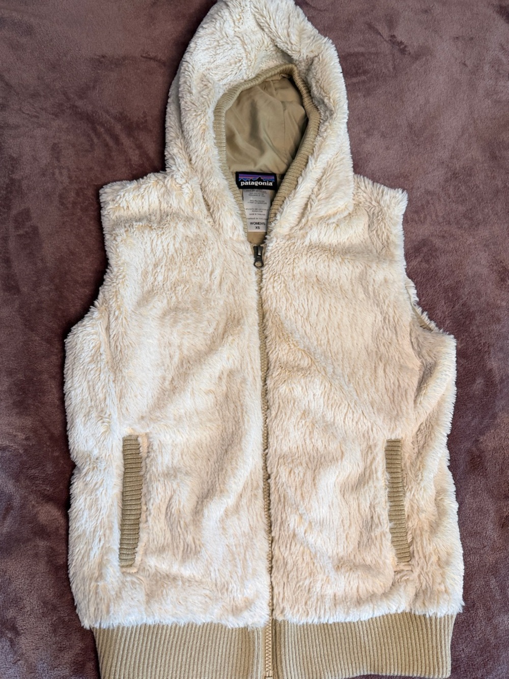 Patagonia Women’s Conejo Vest
Small Fur Vest EUC (Cream Hooded Fleece Zip Vest)